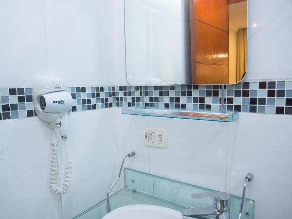 Regency Copacabana Hotel : photo 2 de la chambre chambre double standard avec 2 lits doubles