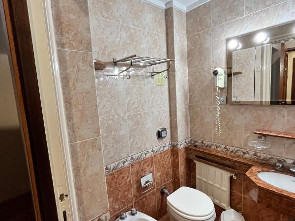 Bristol Hotel : photo 3 de la chambre standard room- 2 single beds- interior view