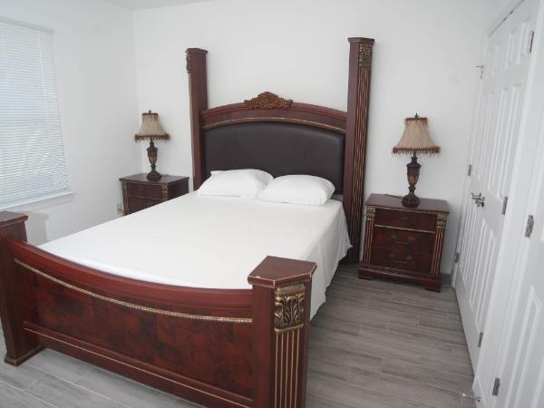 A beautiful queen bedroom : photo 10 de la chambre grande chambre double ou lits jumeaux