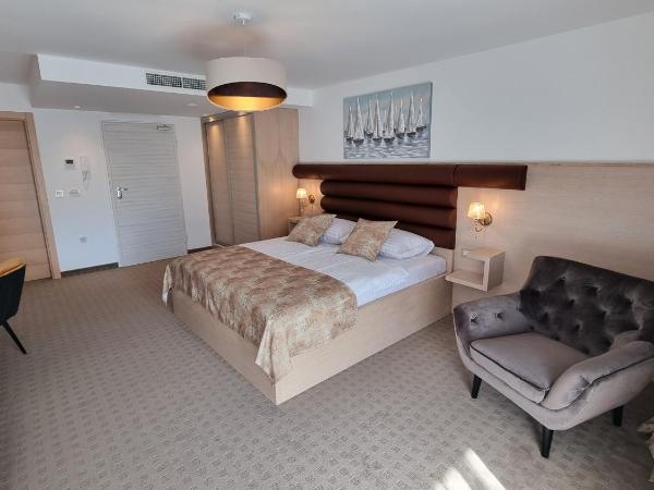 Villa Vista : photo 1 de la chambre chambre double deluxe avec balcon - vue sur mer - dépendance
