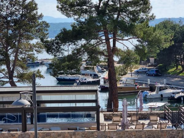 Villa Vista : photo 5 de la chambre chambre double deluxe avec balcon - vue sur mer - dépendance
