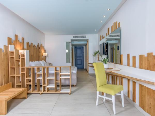 Lyttos Beach : photo 2 de la chambre suite junior avec piscine commune - côté mer (2 adultes)