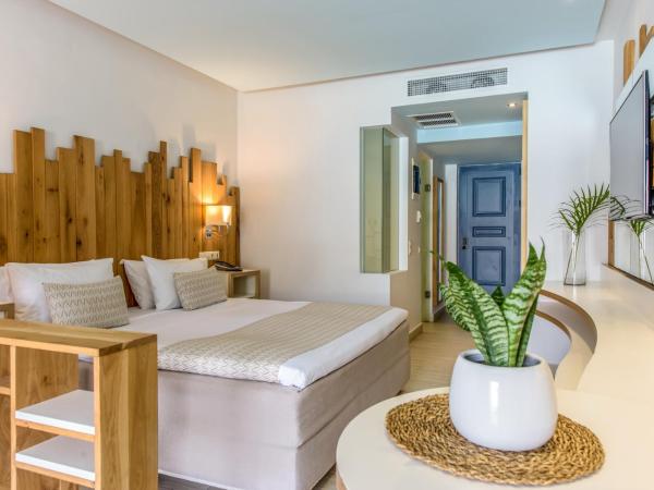 Lyttos Beach : photo 3 de la chambre suite junior avec piscine commune - côté mer (2 adultes)