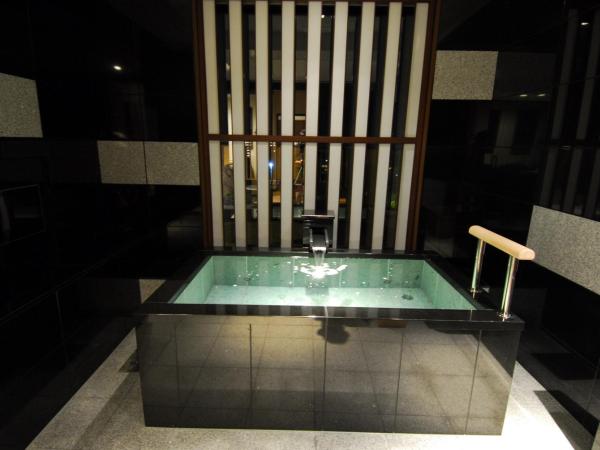 Arima Onsen Taketoritei Maruyama : photo 8 de la chambre chambre lits jumeaux deluxe avec coin tatami et bain thermal - non-fumeurs - 203