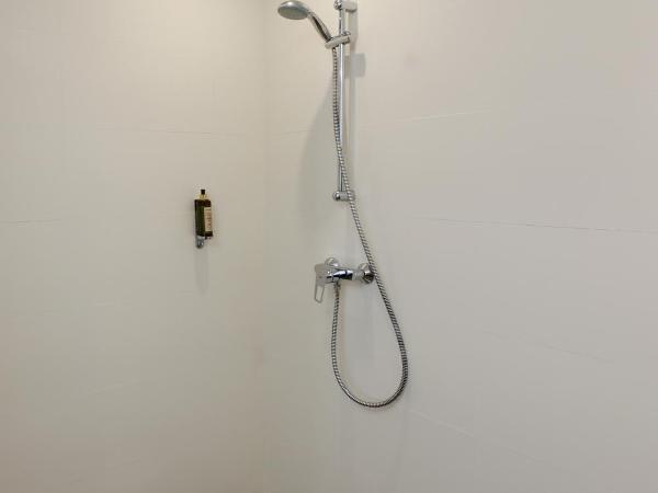 Hôtel Méditerranée : photo 2 de la chambre chambre quadruple - accessible aux personnes à mobilité réduite