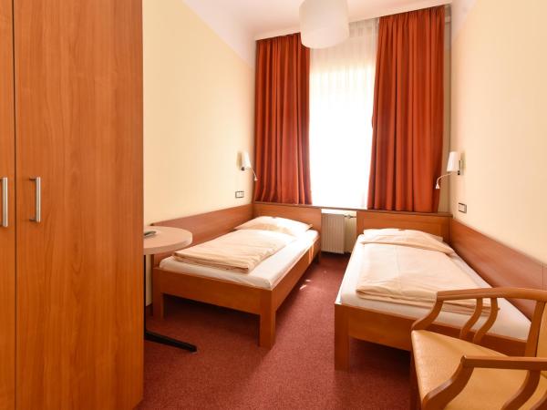 Hotel ADRIA München : photo 6 de la chambre chambre familiale