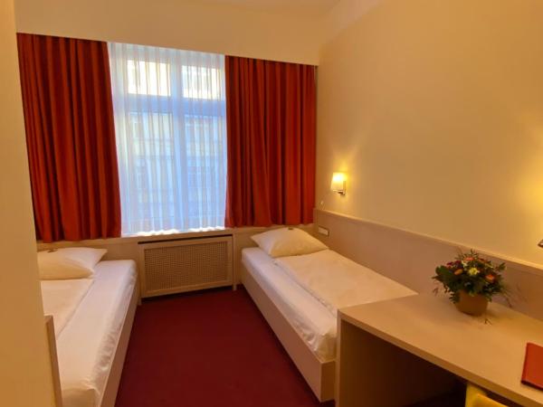 Hotel ADRIA München : photo 3 de la chambre chambre lits jumeaux