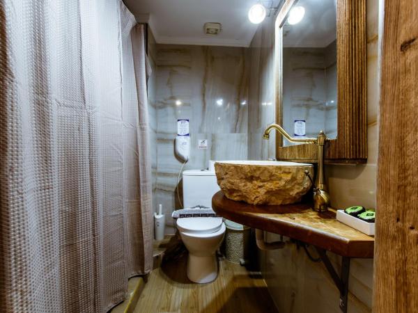 Bozzali Deluxe Hotel : photo 9 de la chambre chambre quadruple