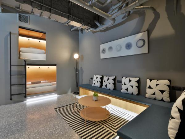 Tiang Studio : photo 1 de la chambre chambre familiale avec salle de bains privative