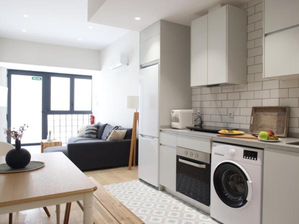 FLORIT FLATS - The Serreria Rooms : photo 5 de la chambre chambre familiale adaptée aux personnes à mobilité réduite