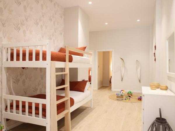 FLORIT FLATS - The Serreria Rooms : photo 7 de la chambre chambre familiale adaptée aux personnes à mobilité réduite