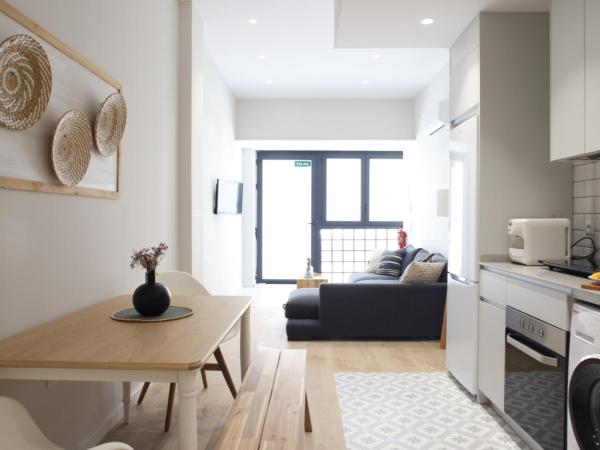 FLORIT FLATS - The Serreria Rooms : photo 4 de la chambre chambre familiale adaptée aux personnes à mobilité réduite