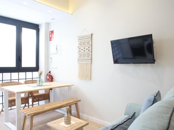 FLORIT FLATS - The Serreria Rooms : photo 2 de la chambre chambre familiale avec salle de bains