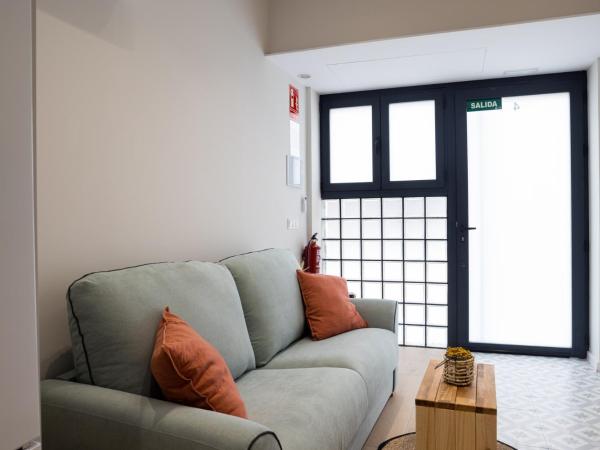 FLORIT FLATS - The Serreria Rooms : photo 1 de la chambre chambre familiale avec salle de bains privative