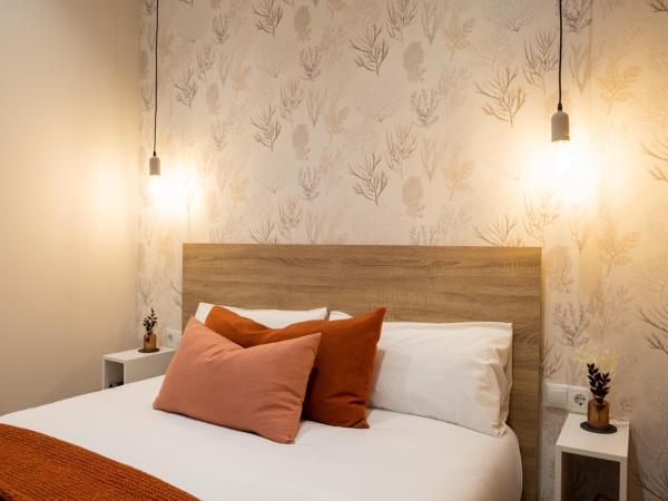 FLORIT FLATS - The Serreria Rooms : photo 9 de la chambre chambre familiale avec salle de bains privative