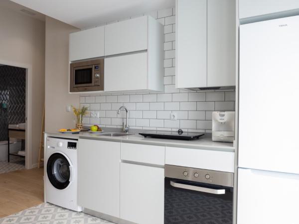 FLORIT FLATS - The Serreria Rooms : photo 6 de la chambre chambre triple Économique avec salle de bains commune