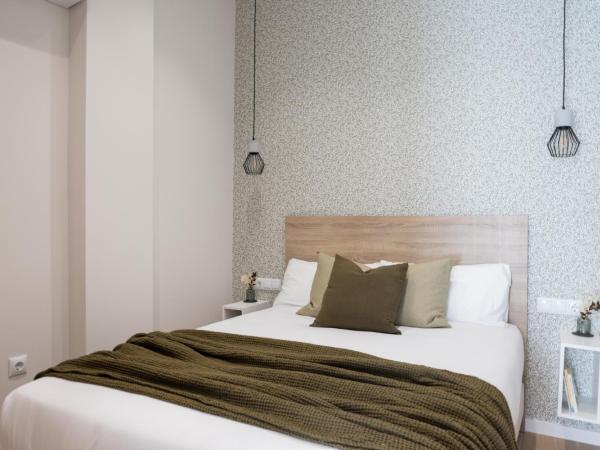 FLORIT FLATS - The Serreria Rooms : photo 7 de la chambre chambre triple Économique avec salle de bains commune