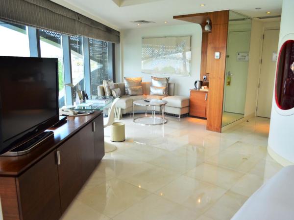 The Park Hyderabad, Banjara Hills near Hussain Sagar Lake : photo 1 de la chambre panaromic suite with 20% discount on food and soft beverages, spa & laundry, complimentary 2 pints of beer once during stay and lake check out till 3pm