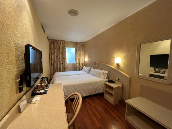 Hotel Lleó : photo 2 de la chambre chambre lits jumeaux Économique