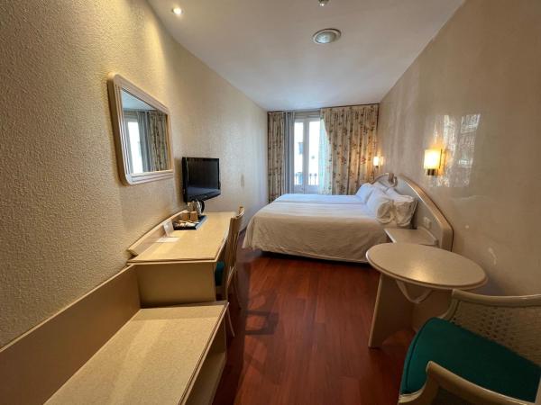 Hotel Lleó : photo 5 de la chambre chambre lits jumeaux Économique