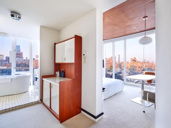 The Standard, High Line New York : photo 2 de la chambre hébergement d'angle avec lit king-size