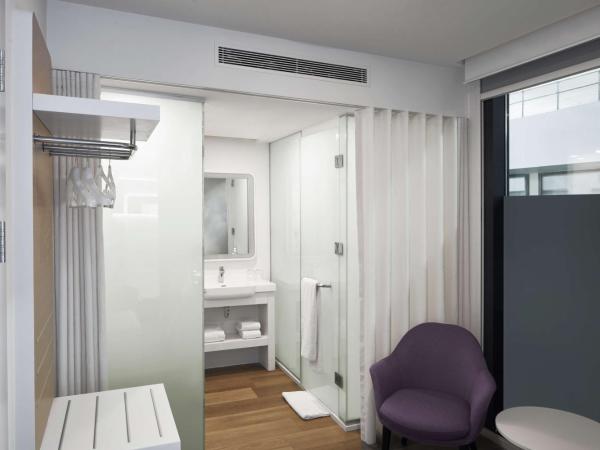 YOTELAIR Istanbul Airport, Duty free - International Transit area : photo 5 de la chambre chambre lit queen-size deluxe