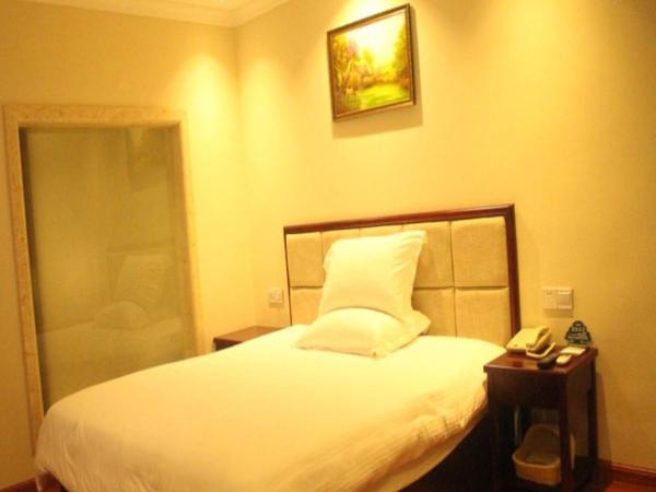 GreenTree Inn Guangzhou Panyu Chimelong Paradise Business Hotel : photo 1 de la chambre chambre lit queen-size 