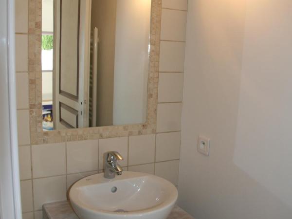 Mas de l'Estello B&B : photo 10 de la chambre chambre double - vue sur jardin