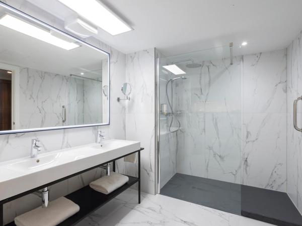 Riu Plaza The Gresham Dublin : photo 5 de la chambre hébergement familial de luxe lit king-size