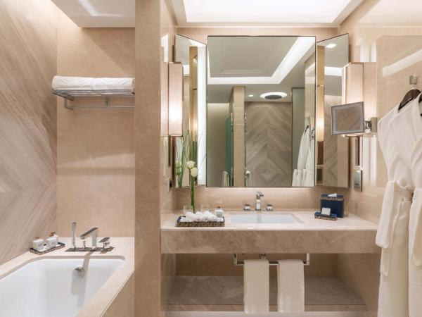 Taj Exotica Resort & Spa, The Palm, Dubai : photo 4 de la chambre chambre lit king-size de luxe