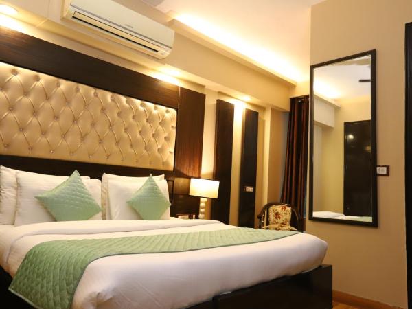 Hotel Palm Grand Naraina New Delhi - Couple Friendly Local IDs Accepted : photo 10 de la chambre chambre double supérieure