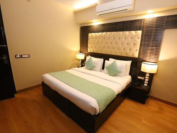 Hotel Palm Grand Naraina New Delhi - Couple Friendly Local IDs Accepted : photo 6 de la chambre chambre double supérieure