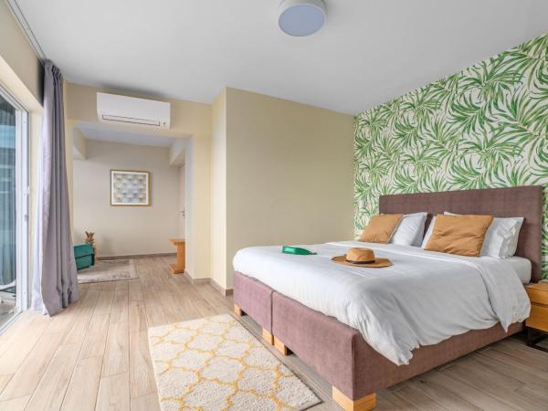 Maison 66, Riviera Hotels : photo 2 de la chambre king suite with balcony & side sea view