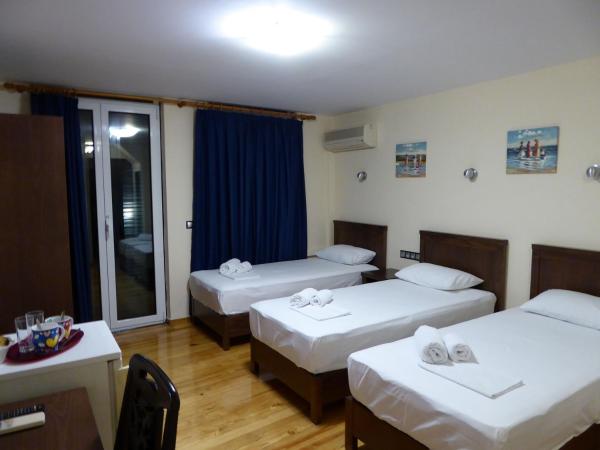 Sea Front Old Town : photo 4 de la chambre chambre triple avec vue sur la vieille ville