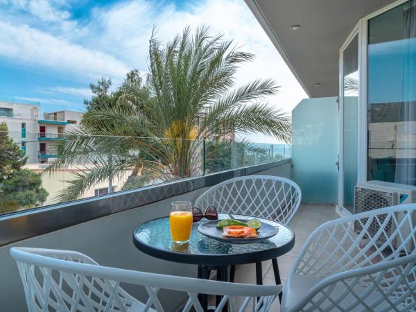 Maison 66, Riviera Hotels : photo 4 de la chambre king suite with balcony & side sea view