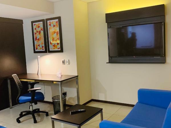 Holiday Inn Express - Mexico Basilica, an IHG Hotel : photo 1 de la chambre suite avec 2 lits queen-size