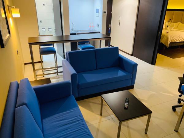 Holiday Inn Express - Mexico Basilica, an IHG Hotel : photo 3 de la chambre suite avec 2 lits queen-size