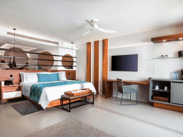 Majestic Elegance Costa Mujeres - All Inclusive : photo 10 de la chambre suite avec fenêtre de toit et jacuzzi extérieur (réservée aux adultes de 18 ans et plus) - connexion wi-fi gratuite