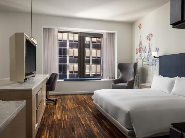 Hyatt Centric Wall Street New York : photo 4 de la chambre chambre lit king-size pour personnes à mobilité réduite avec douche accessible aux personnes à mobilité réduite