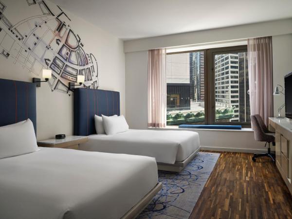 Hyatt Centric Wall Street New York : photo 4 de la chambre chambre double avec 2 lits doubles et douche accessible en fauteuil roulant - adaptée aux personnes à mobilité réduite