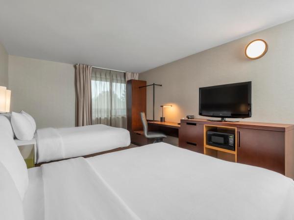 Comfort Inn West : photo 10 de la chambre hébergement 2 lits doubles - non-fumeurs - 2e Étage