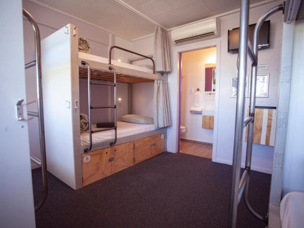 Absoloot Hostel Queenstown : photo 7 de la chambre chambre privée avec salle de bains privative (6 personnes)