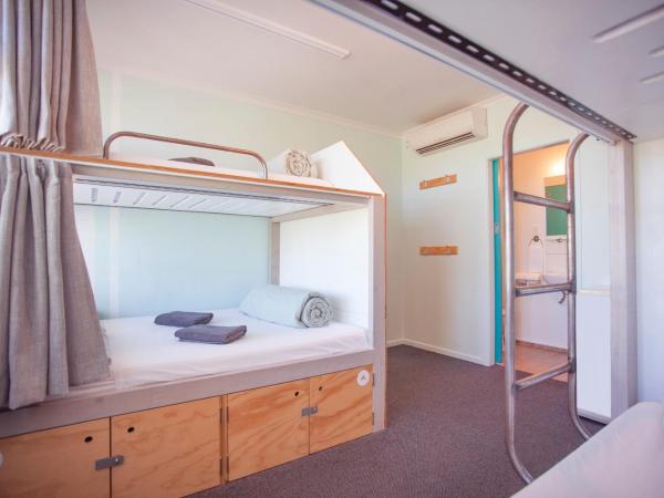 Absoloot Hostel Queenstown : photo 2 de la chambre chambre familiale avec salle de bains privative