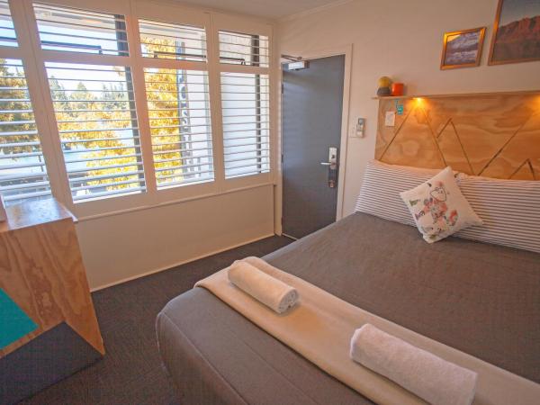 Absoloot Hostel Queenstown : photo 3 de la chambre chambre double avec salle de bains privative