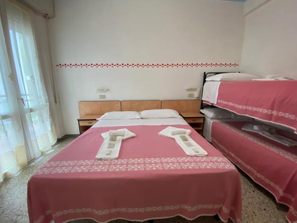 Hotel Nanni Garnì : photo 5 de la chambre chambre quadruple Économique