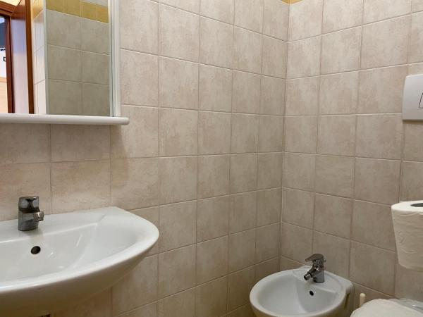 Hotel Nanni Garnì : photo 9 de la chambre chambre triple avec balcon