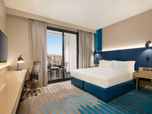 La Quinta by Wyndham Dubai Jumeirah : photo 5 de la chambre suite lit king-size deluxe - transfert gratuit vers plage la mer et station de métro burj khalifa/dubai mall