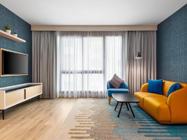 La Quinta by Wyndham Dubai Jumeirah : photo 4 de la chambre suite lit king-size deluxe - transfert gratuit vers plage la mer et station de métro burj khalifa/dubai mall