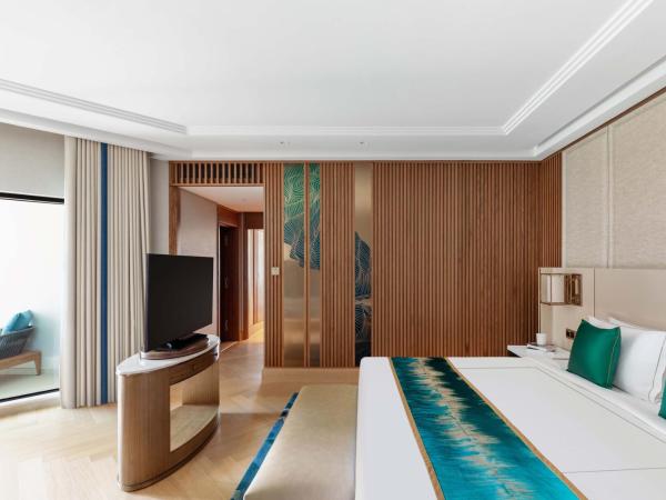 Taj Exotica Resort & Spa, The Palm, Dubai : photo 4 de la chambre grande suite 2 chambres de luxe avec accès au salon club, goûter et cocktails en soirée - vue sur mer