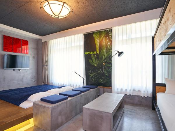 Material : photo 7 de la chambre chambre familiale avec baignoire